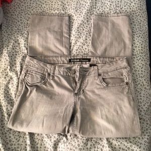 Mid shin-Capri jeans